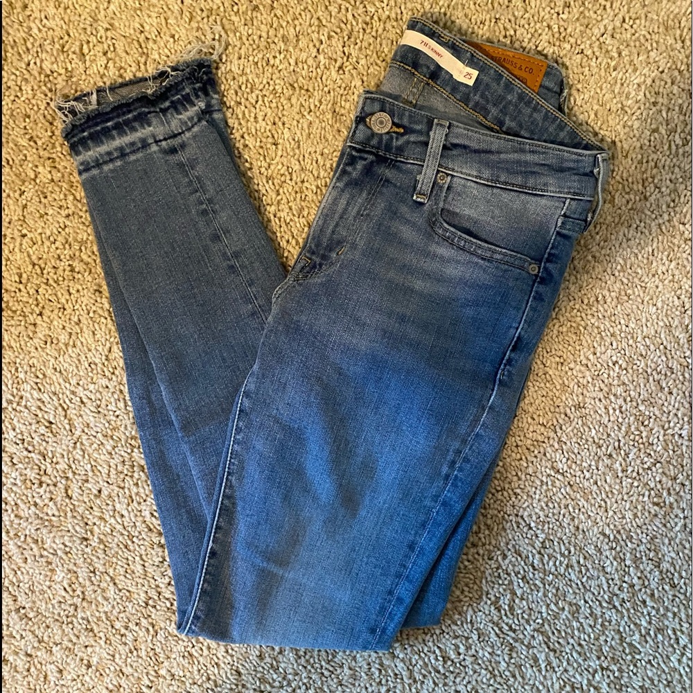 ‼️SOLD‼️ Levi’s 711 skinny jeans